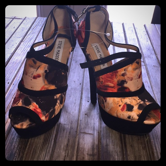 Steve Madden Shoes - NWOT Steve Madden forcce heels
